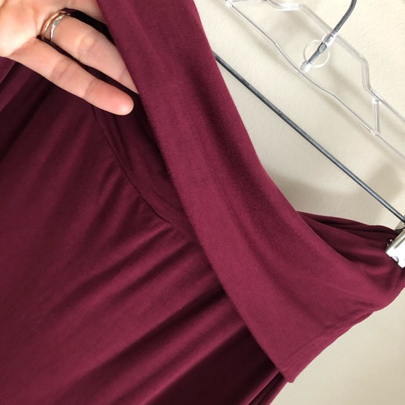 ❌ SOLD ❌ Maxi Skirt Stretchy in Burgundy - Picture 3 of 7